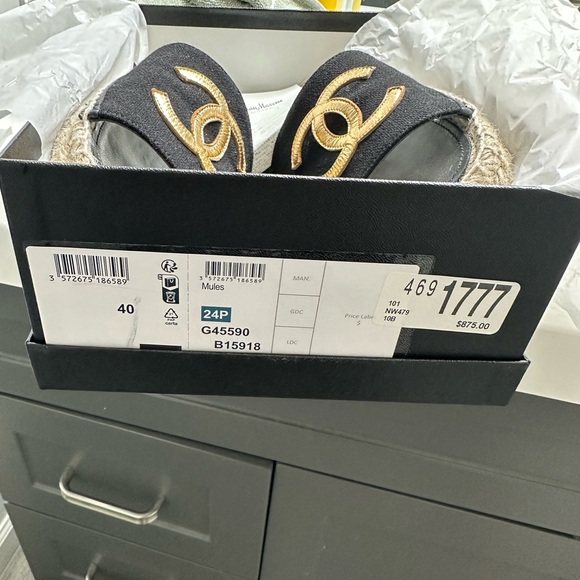 Chanel Women’s slides size 40 in black and gold - Picture 6 of 10